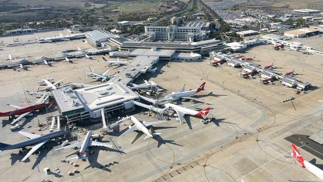 Melbourne Airport: Man tasered and arrested following security breach ...