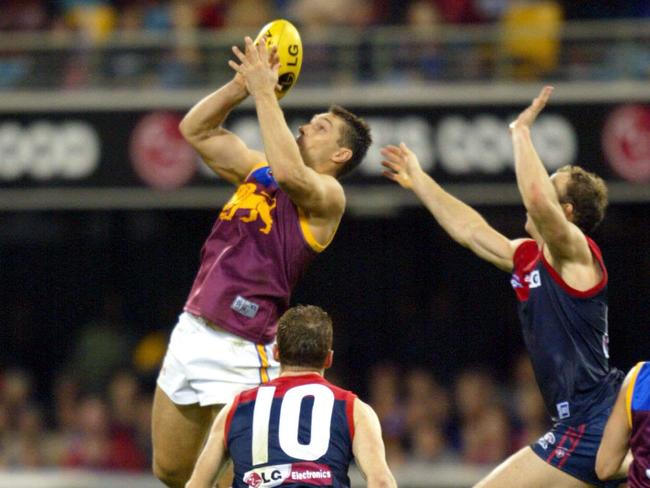 Alastair Lynch marks for Brisbane Lions in 2003.