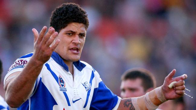 Willie Mason playing for the Bulldogs in 2004. Picture: Phil Hillyard