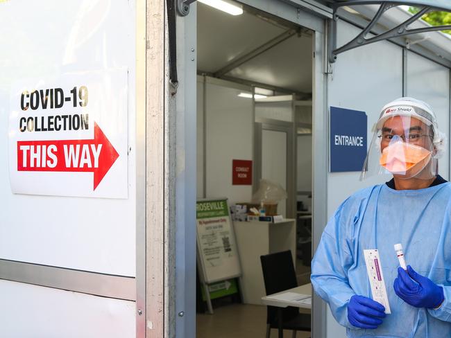 SYDNEY, AUSTRALIA - NewsWire Photos, SEPTEMBER, 27 2021:A Nurse is seen working at the Covid-19 Testing clinic in Roseville Sydney. Picture: NCA NewsWire / Gaye Gerard