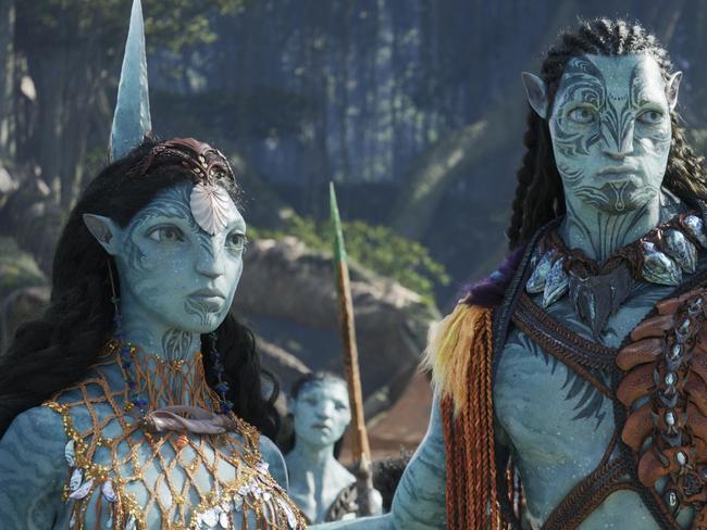 (L-R): Ronal, Tonowari, and the Metkayina clan in 20th Century Studios' AVATAR: THE WAY OF WATER. Photo courtesy of 20th Century Studios. ÃÂ© 2022 20th Century Studios. All Rights Reserved.