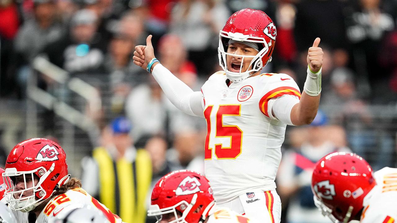 Tom Brady and Patrick Mahomes 'contrast in styles' analysed ahead