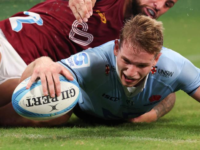 Waratahsâ Max Jorgensen scores a try during the Super Rugby match between the NSW Waratahs and the Highlanders in Sydney on March 8, 2024. (Photo by Saeed KHAN / AFP) / -- IMAGE RESTRICTED TO EDITORIAL USE - STRICTLY NO COMMERCIAL USE --