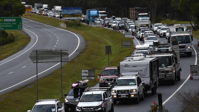 Police check cars at the Queensland border with NSW at Stuart St, Coolangatta. Picture: NCA NewsWire/Steve Holland