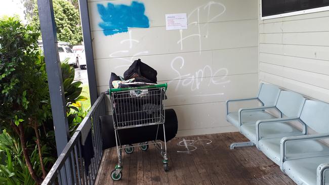 Tagging at the Neighbourhood Centre verandah. Photo by Janine Watson