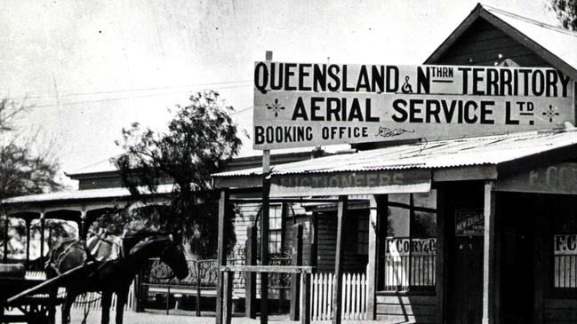 One of Qantas’ first offices opened in late 1921 in Longreach’s Duck Street.