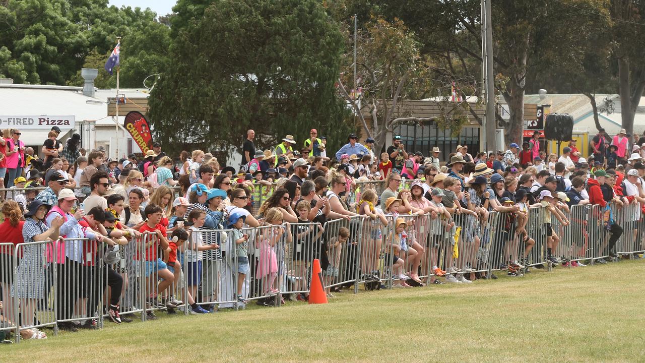 Crowds enjoying the free entertainment at the Geelong Show. Picture: Alison Wynd