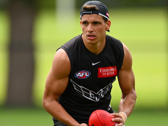 MELBOURNE, AUSTRALIA - NOVEMBER 27: Ash Johnson of the Magpies trains during a Collingwood Magpies AFL training session at Gosch's Paddock on November 27, 2023 in Melbourne, Australia. (Photo by Morgan Hancock/Getty Images)