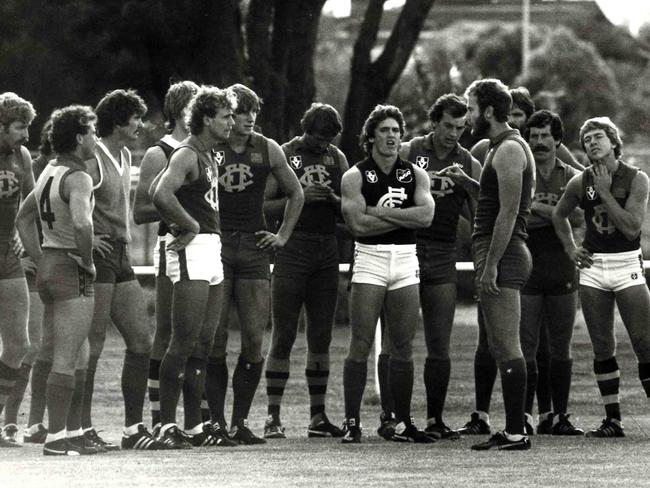 1981. Fitzroy coach Robert Walls at training. Mick Conlan. Michael Conlan. Neg: 810306/64