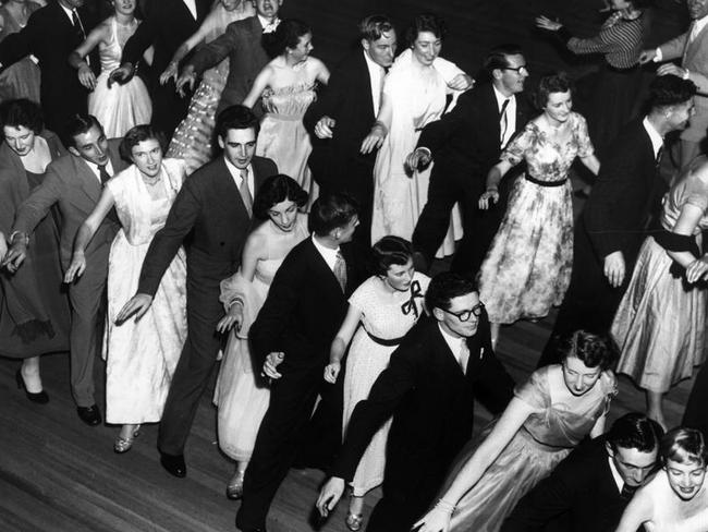 The new dance craze called the Roo Roo Kangaroo introduced for the first time in Victoria at Ormond Hall in 1954. Picture: The Argus.