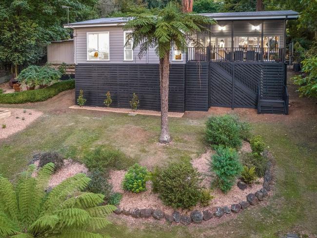 3 Cards Lane, Olinda - for herald sun real estate