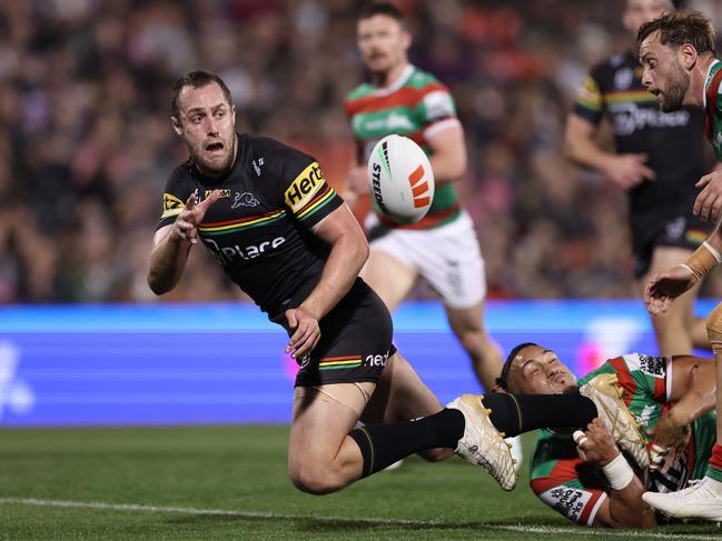 PENRITH, AUSTRALIA - AUGUST 30:  Isaah Yeo of the Panthers offloads the ball during the round 26 NRL match between Penrith Panthers and South Sydney Rabbitohs at BlueBet Stadium on August 30, 2024, in Penrith, Australia. (Photo by Matt King/Getty Images)