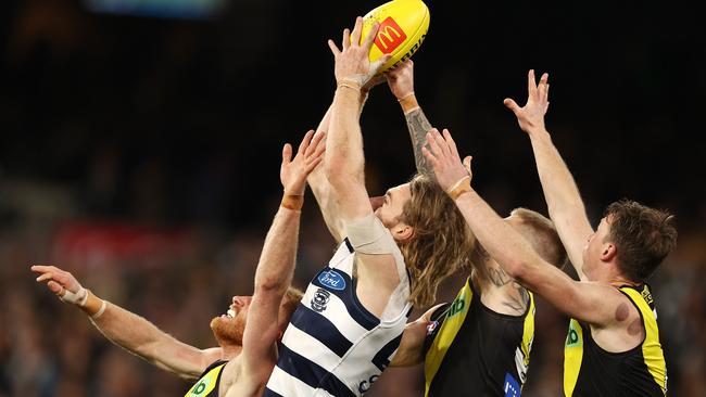 Cameron Guthrie attempts a mark surrounded by Tigers. Picture: Michael Klein.