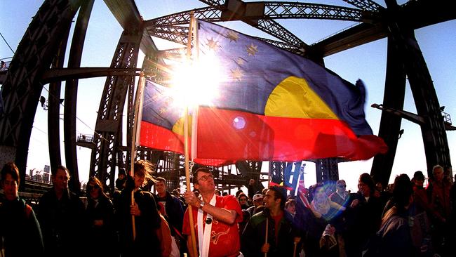 Reconciliation march across the bridge in 2000. Picture: Chris Pavlich