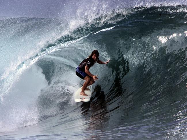 Surfing - aust surfer Mark Occhilupo competing in Pipeline Masters event in Hawaii 19 Dec 1999. a/ct /Surfing