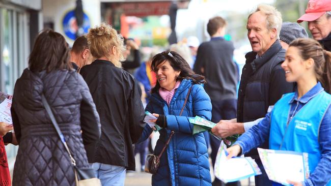 09/05/19 Independent Julia Banks hands out flyers in Rosebud. Voters showing up for pre-poll voting at Rosebud in the federal seat of Flinders. Aaron Francis/The Australian