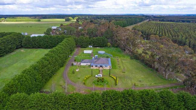 The Tonissen family have sold the 511ha Chrome Park, near Branxholme.