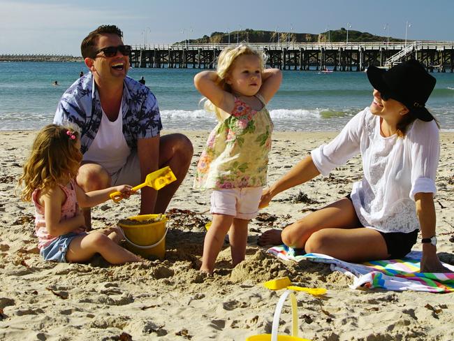 Jacobs with daughter Isabella and Francesca and wife Rose.