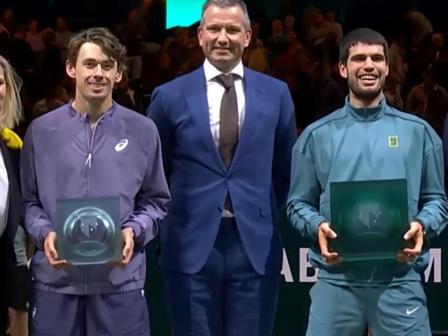 Alex de Minaur and Carlos Alcaraz with their trophies. Photo: X.