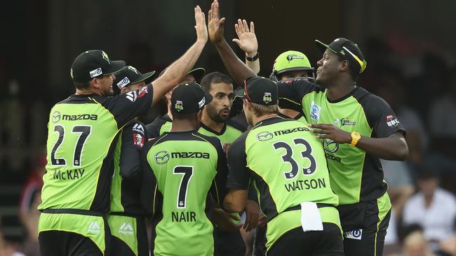 Fawad Ahmed took four wickets to destroy the Sydney Sixers’ innings.
