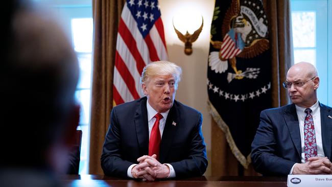 US President Donald Trump speaks on steel and aluminum tariffs watched by Dave Burritt (R) of US Steel Corporation  during a meeting with industry leaders in the Cabinet Room of the White House on March 1, 2018 in Washington, DC. / AFP PHOTO / MANDEL NGAN