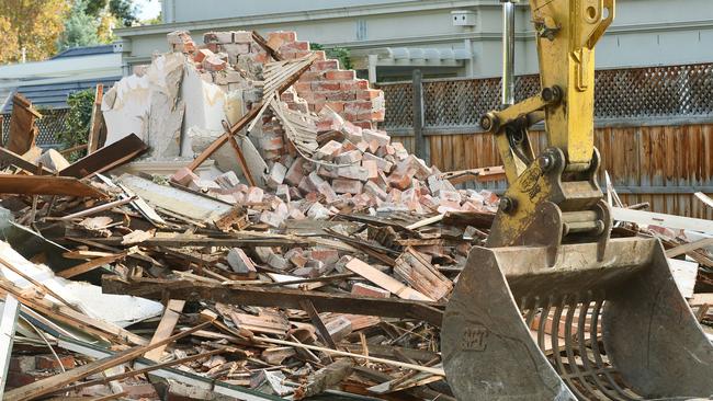 Gough Whitlam’s Kew house of birth demolished | Herald Sun