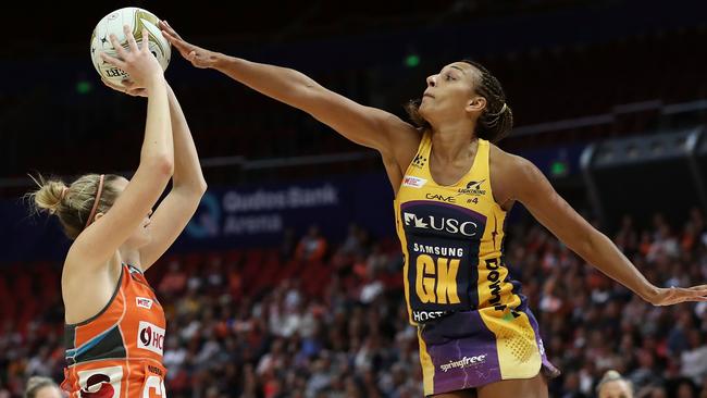 Geva Mentor of the Lightning blocks a shot from Giant Kimberlee Green. Picture: Getty Images