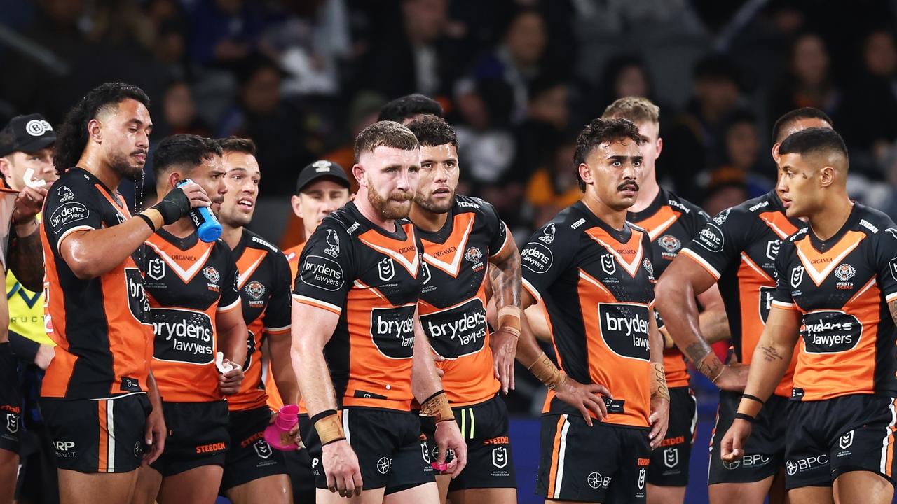 The Tigers look dejected after a Bulldogs try. Photo by Matt King/Getty Images.