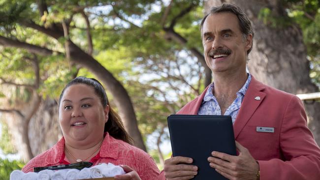 Murray Bartlett with Jolene Purdy in The White Lotus.