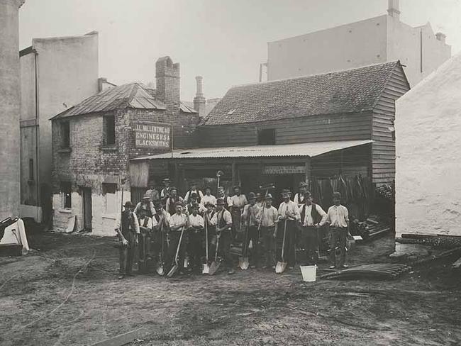 A gang of men during the cleansing of Sussex St, Sydney. Picture: State Library of NSW