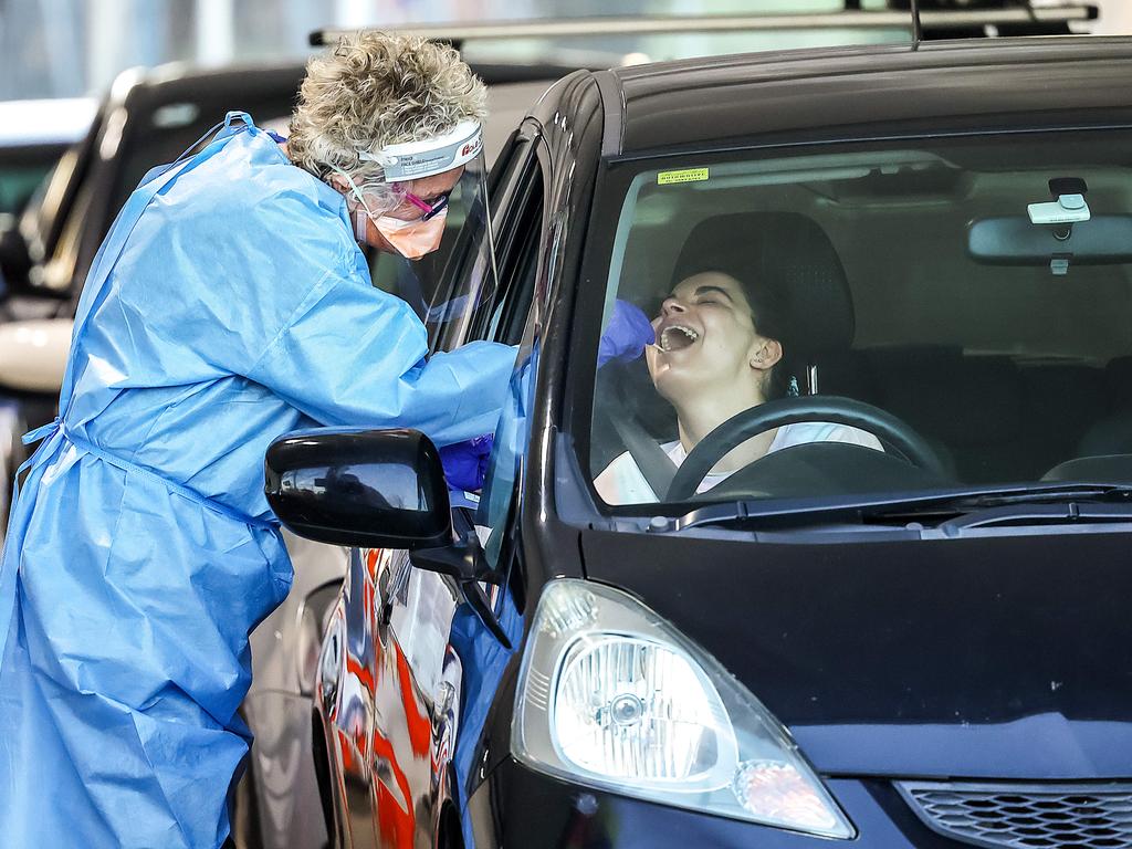 Drive-through testing in Melbourne. Picture: NCA NewsWire / Ian Currie