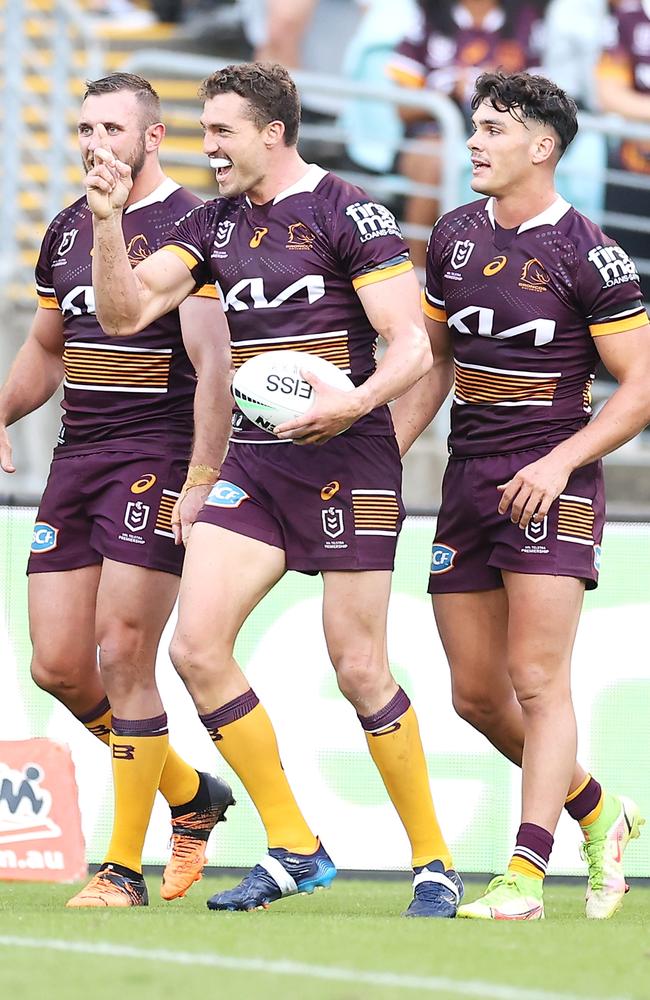 Corey Oates celebrates with teammates after scoring a try. Picture: Mark Kolbe/Getty Images