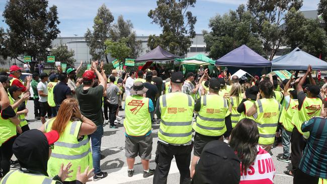 Woolworths workers at Dandenong South. Picture: NewsWire / David Crosling