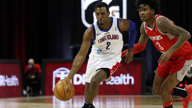 ORLANDO, FL - FEBRUARY 20: Shannon Scott #2 of the Long Island Nets drives to the basket against the Rio Grande Valley Vipers on February 20, 2021 at HP Field House in Orlando, Florida. Mandatory Copyright Notice: Copyright 2021 NBAE (Photo by Chris Marion/NBAE via Getty Images)