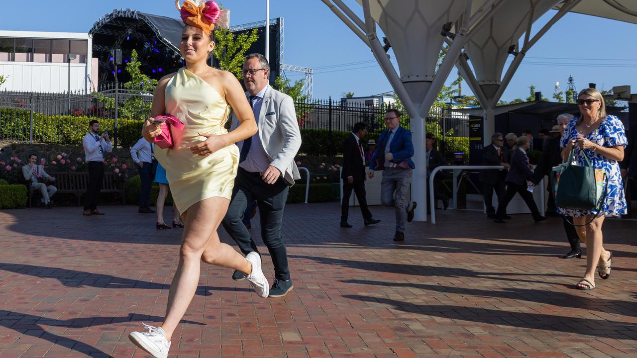 2023 Melbourne Cup: Full Coverage Of All Fashion Styles, Famous ...