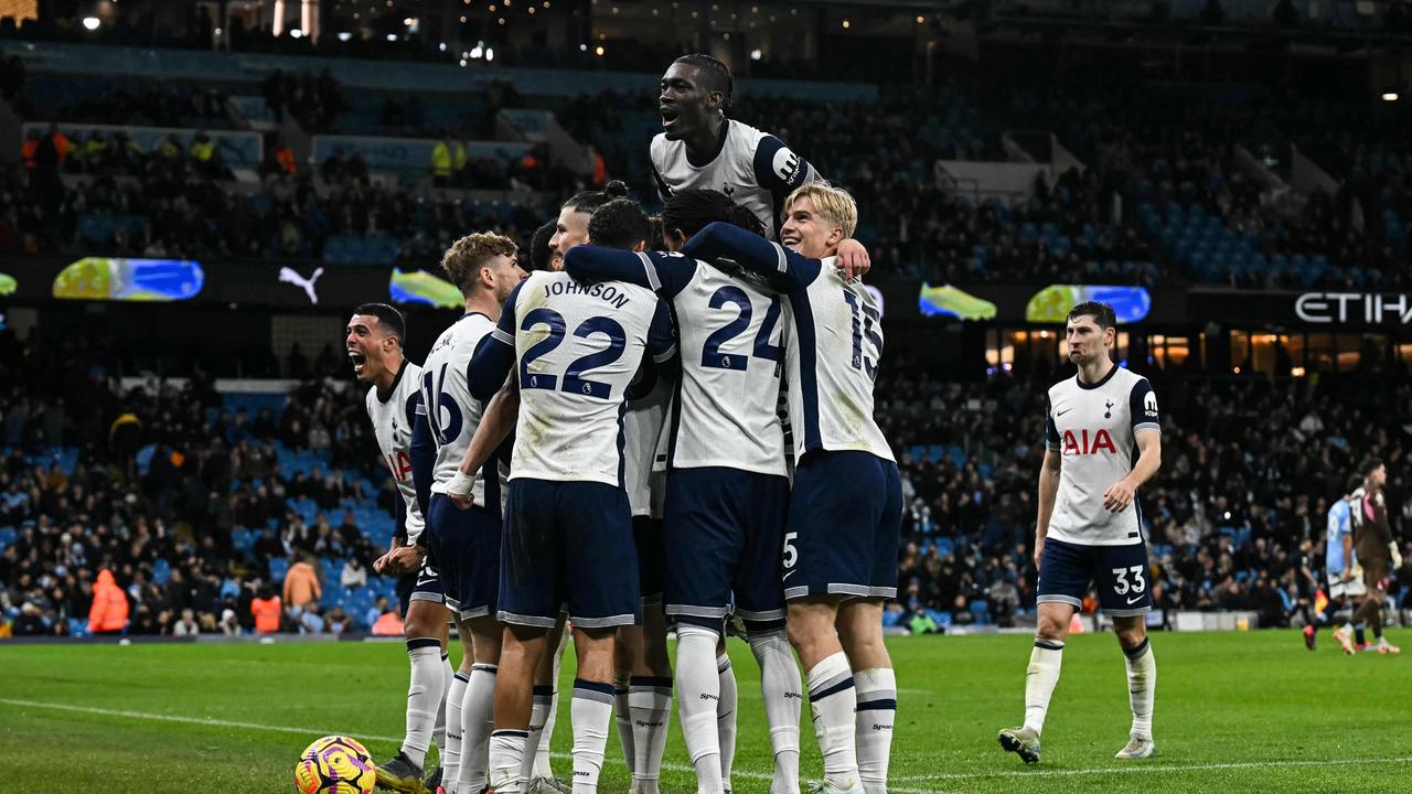 Brennan Johnson (C) celebrates with teammates. Photo by Paul ELLIS / AFP.