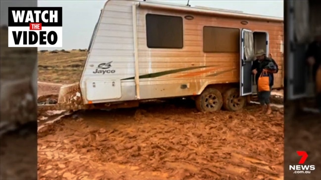 Outback caravans back on the road (7NEWS)