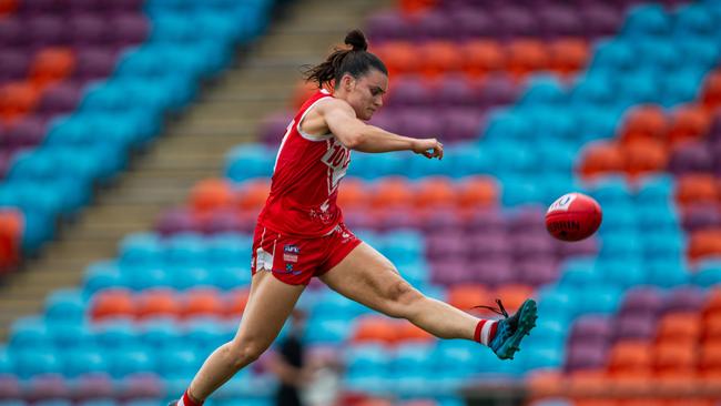 Alysha Healy in the Waratah vs Darwin Buffettes 2023-24 NTFL women's elimination final. Picture: Pema Tamang Pakhrin