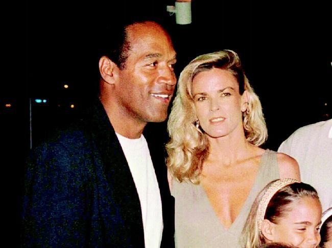 OJ "Juice" Simpson with former wife Nicole Brown Simpson with daughter Sidney Brooke (9) & son Justin (6) 16/03/94 at premiere of film "Naked Gun 33 1/3 : The Final Insult" in Los Angeles. Nicole & male companion, Ronald (Ron) Goldman found murdered 12/06/94 in Los Angeles.                    Brow/Fam                          Simp/Fam                                 Gridiron                               Simpson/Actor P/R