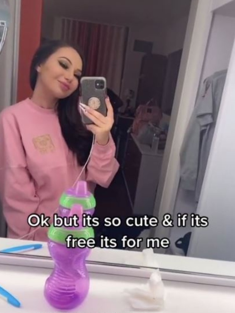 She described the free shirt as ‘cute’ and called it a ‘hack’. Picture: TikTok/amandaaadimeo