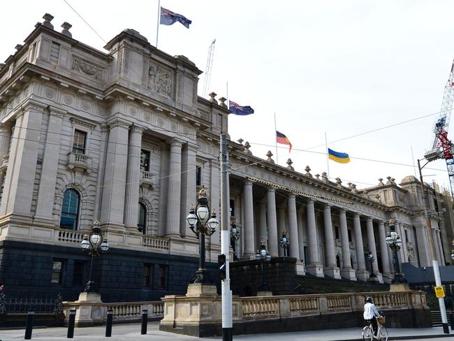 MELBOURNE, AUSTRALIA - SEPTEMBER 9TH, 2022:  The flags at Parliament House are flying half mast after the death of Queen Elizabeth II.Picture: Nicki Connolly