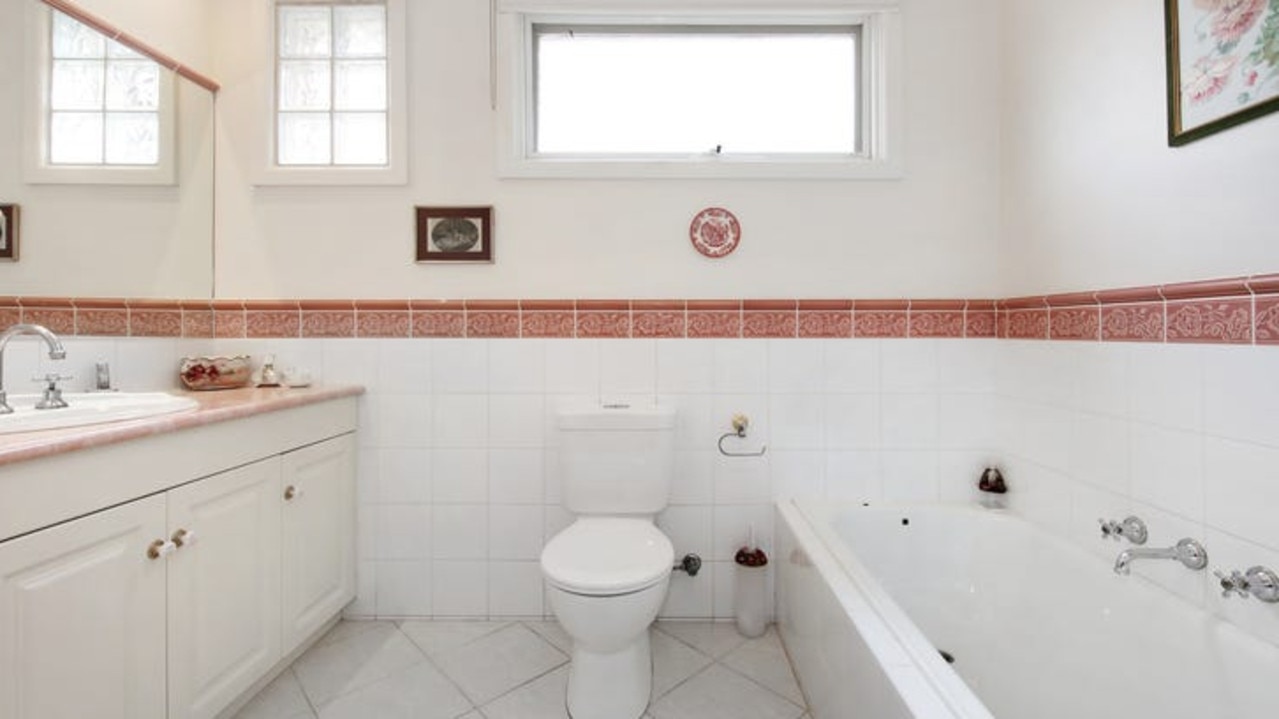 A bathtub in one of the two bathrooms.