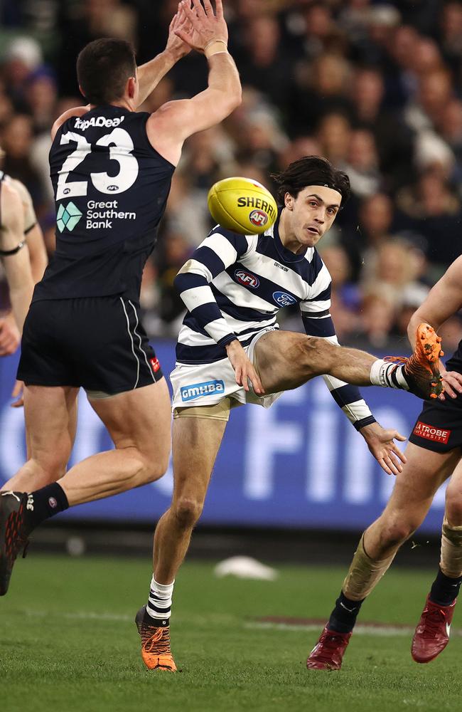 MELBOURNE. 16/07/2022 . AFL . Round 18. Carlton vs Geelong at the MCG . Brad Close of the Cats snaps at goal during the 4th qtr. . Photo by Michael Klein