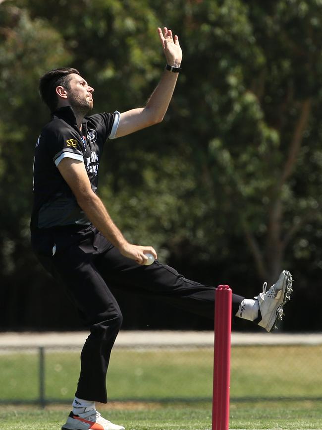 Leigh Brennan bends his back during Saturday’s win over Mt Waverley. Picture: Hamish Blair