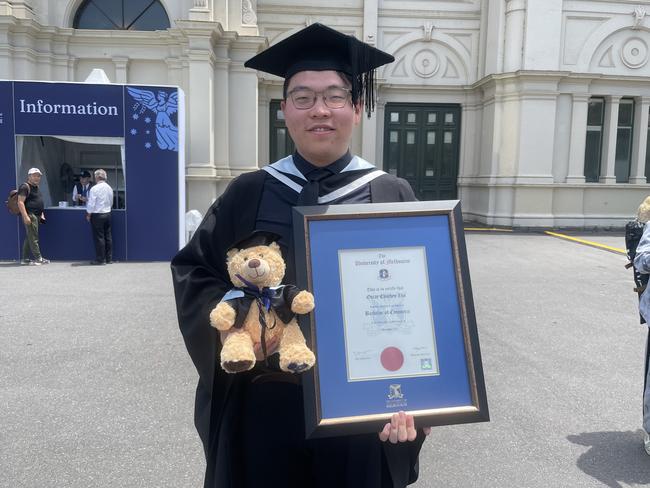 Oscar Zhu graduated with a Bachelor of Commerce at the 2024 University of Melbourne graduations. Picture: Himangi Singh