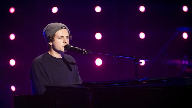 Daniel Shaw performs on The Voice Australia.