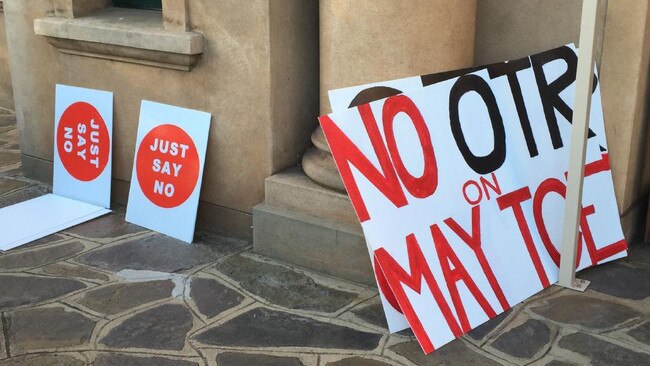 Signs protesting the construction of a Kensington Rd OTR.