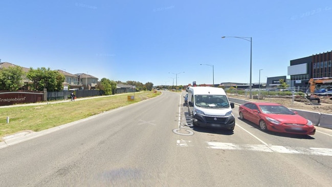 Major traffic delays building up after serious collision at Craigieburn Rd, Craigieburn