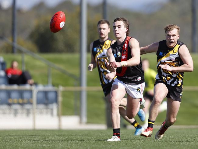 Oliver Sanders was one of the Bombers’ young guns to step up in the midfield. Picture: ZAK SIMMONDS