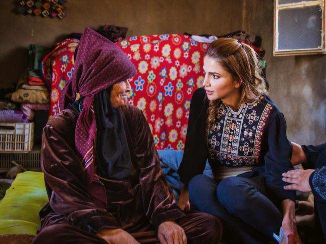 Her Majesty meeting a resident of Al Koum Ahmar village, near the Syrian border. Source: Supplied by the Office of Her Majesty Queen Rania Al Abdullah/Royal Hashemite Court